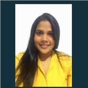 Profesor de Derecho y ciencias sociales imparte clases a jóvenes